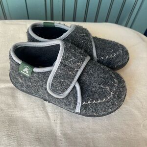 Kamik Grey Wool and Fleece Toddler Slippers 9T